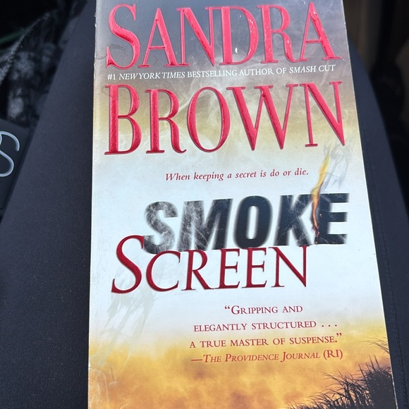 Smoke Screen, A Novel by Sandra Brown - Picture 2 of 6
